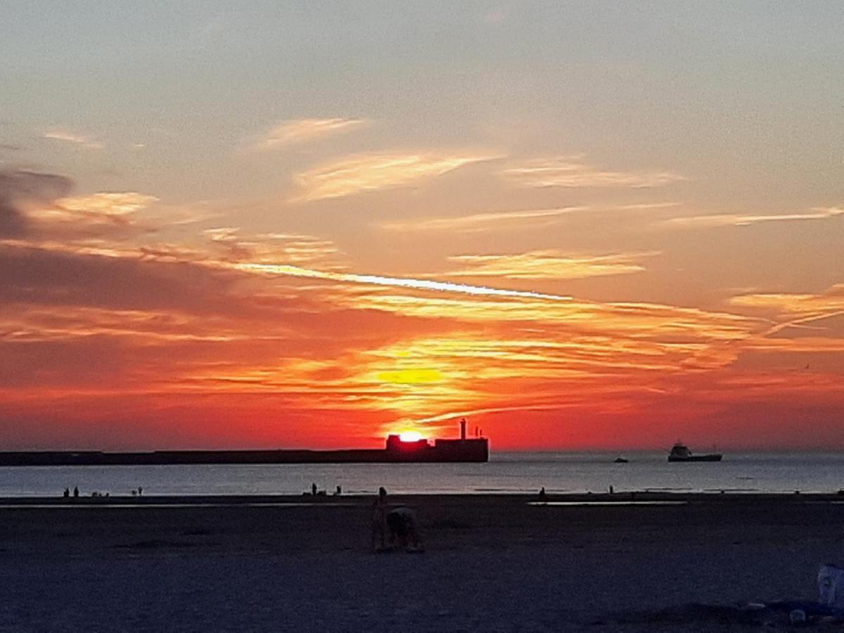 La Mer, La Plage, Le Sable Boulogne-sur-Mer Bagian luar foto